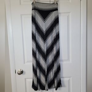 Merona Black & Gray Striped Chevron Maxi Skirt Size XS